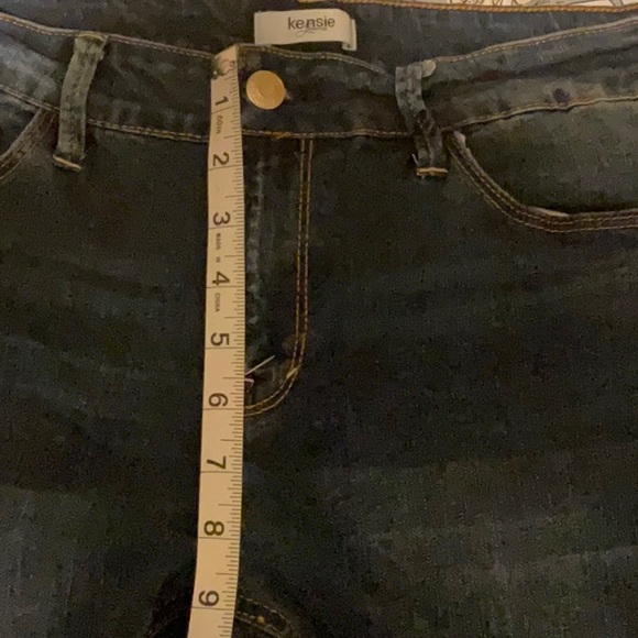 KENSIE CROPPED STRAIGHT LEG JEANS - Picture 7 of 7